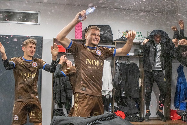 官方：法国国家队补招尤文图斯中场凯夫伦-图拉姆