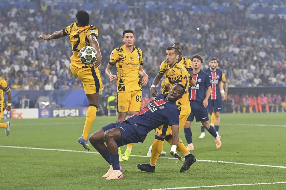 罗马诺：曼城在关注费耶诺德右后卫里德，拜仁也对他有意