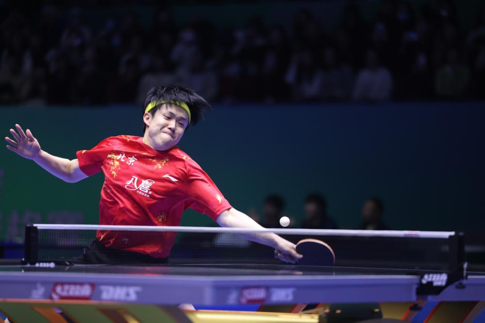 曼联教练席对西汉姆的愤怒反应意味深长